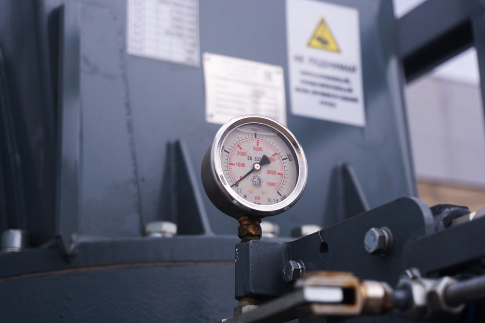 Бортовой автомобиль С120L оснащенный крано-манипуляторной установкой КМУ FG 514