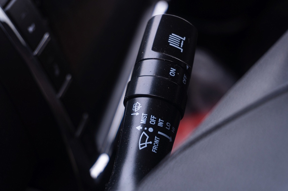 Бортовой автомобиль С120L с каркасом и шторным механизмом открытия тента с трех сторон