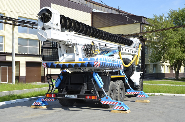 Машина бурильная шнековая МБШ-812